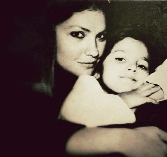 Check out Alia Bhatt's new Twitter display pic. In this pic, Alia is with her half-sister Pooja Bhatt.