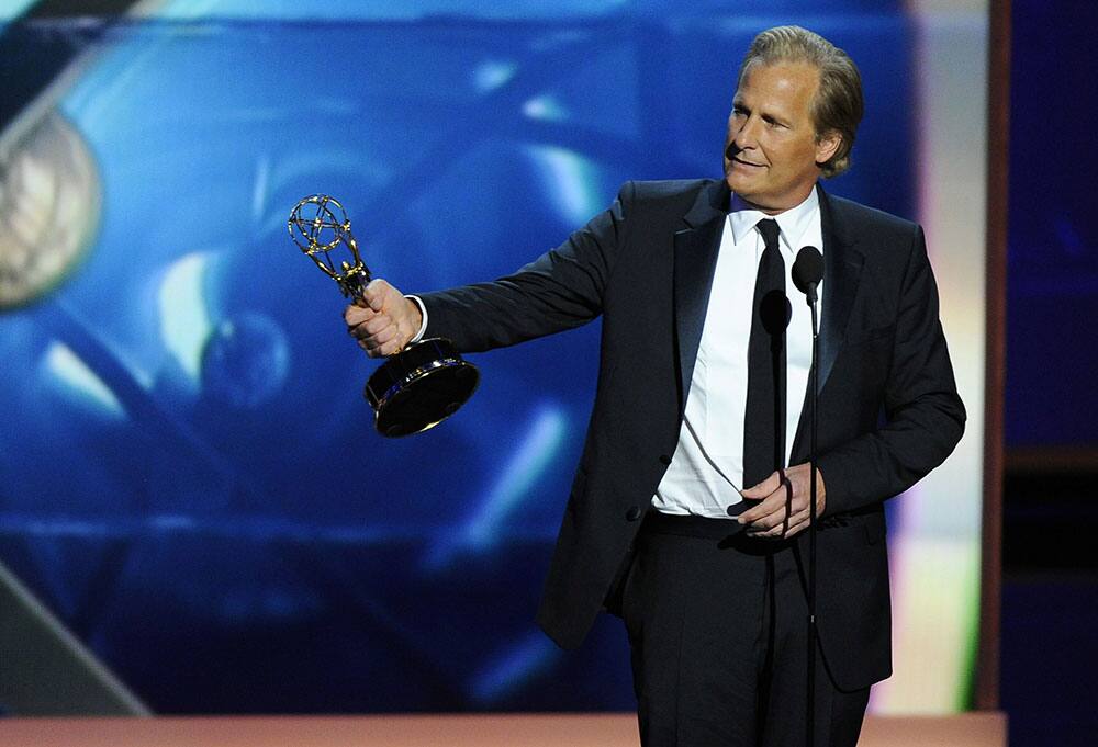 Jeff Daniels accepts the award for outstanding lead actor in a drama series for his role on “The Newsroom” at the 65th Primetime Emmy Awards at Nokia Theatre.