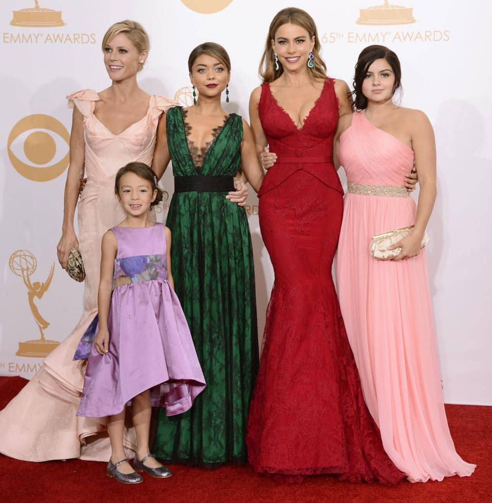 Julie Bowen, Aubrey Anderson-Emmons, Sarah Hyland, Sofia Vergara and Ariel Winter, winners of outstanding comedy series for 