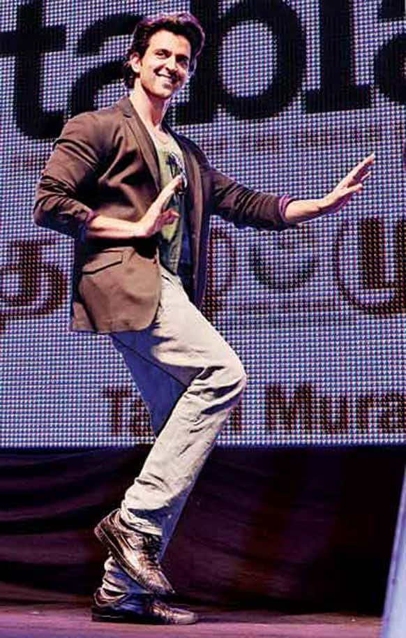 Hrithik Roshan was in Singapore to promote his film 'Krrish 3' but when he went on stage , the only thing that people wanted him to do was dance. And going by the expression on Duggu's face he enjoyed it as much as the people who were watching him! (Pic courtesy: DNA)