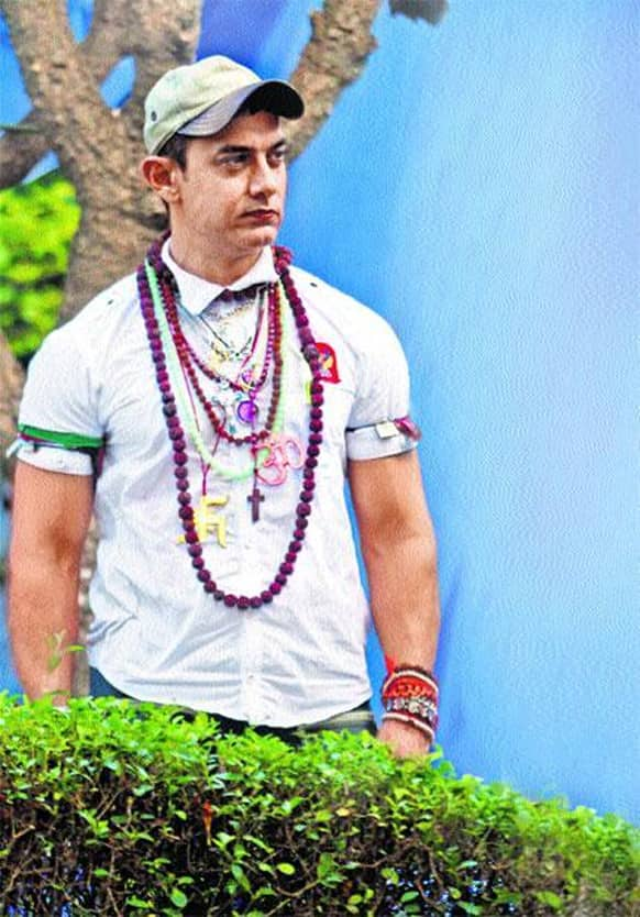 Aamir Khan was captured by the shutterbugs while shooting for 'PK' in New Delhi.