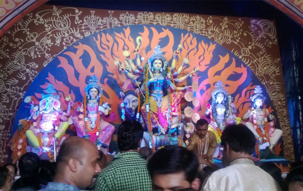 Pocket 40, Navapalli Puja, CR Park