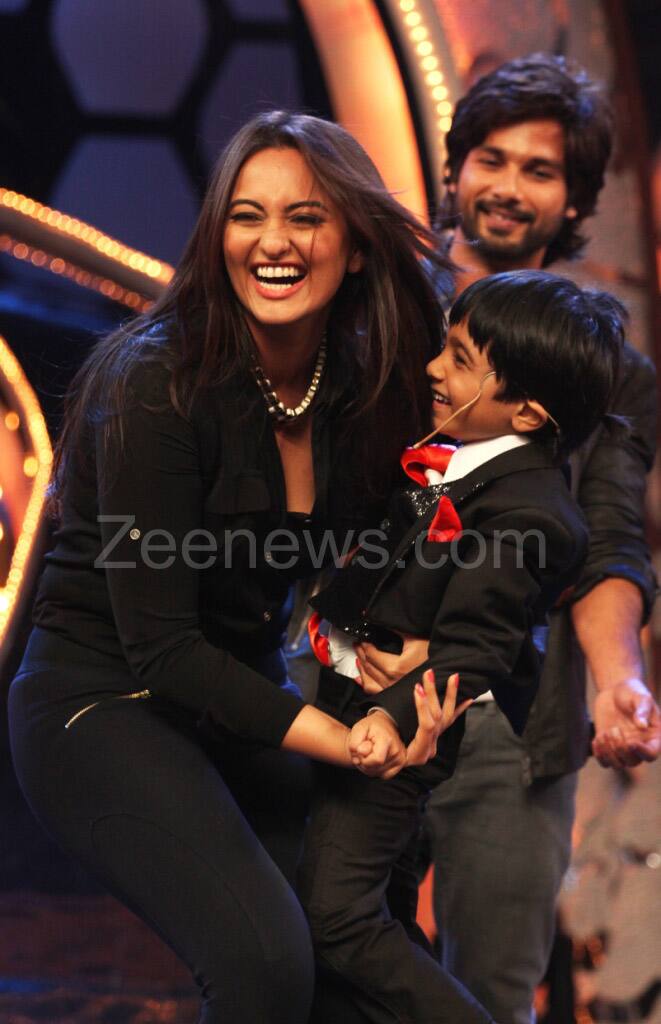 He is too cute - Sonakshi and Nihar at the finale of Zee TV's Dance Ka Tashan.