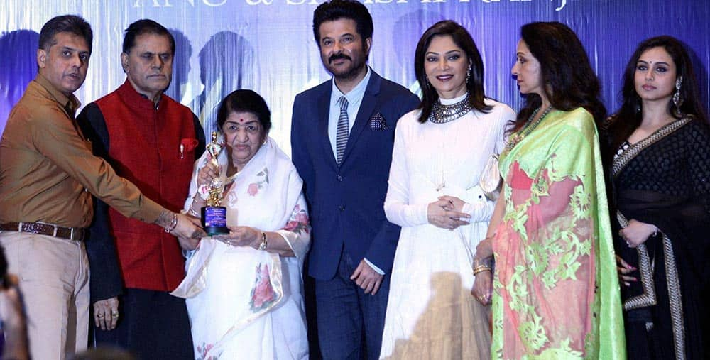 Veteran playback singer Lata Mangeshkar recieves an award from Information & Boadcasting Minister, Manish Tewari also seen the piture (L to R) T Subbarami Reddy, Anil Kapoor, Simi Garewal, Hema Malini, Rani Mukherjee during the Yash Chopra National Memorial awards night in Mumbai.