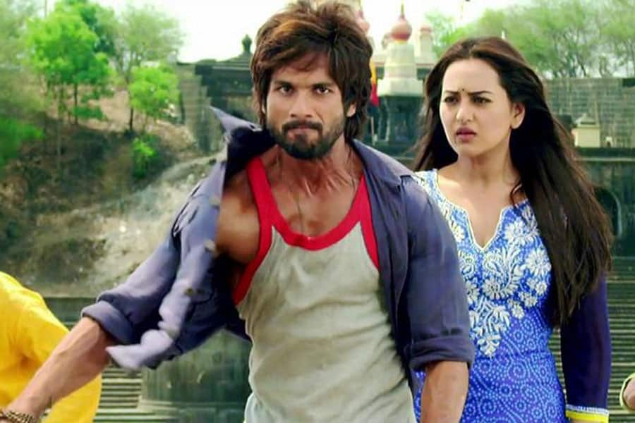 Shahid Kapoor and Sonakshi Sinha in a still from 'R...Rajkumar'. Pic courtesy: @RRTheFilm