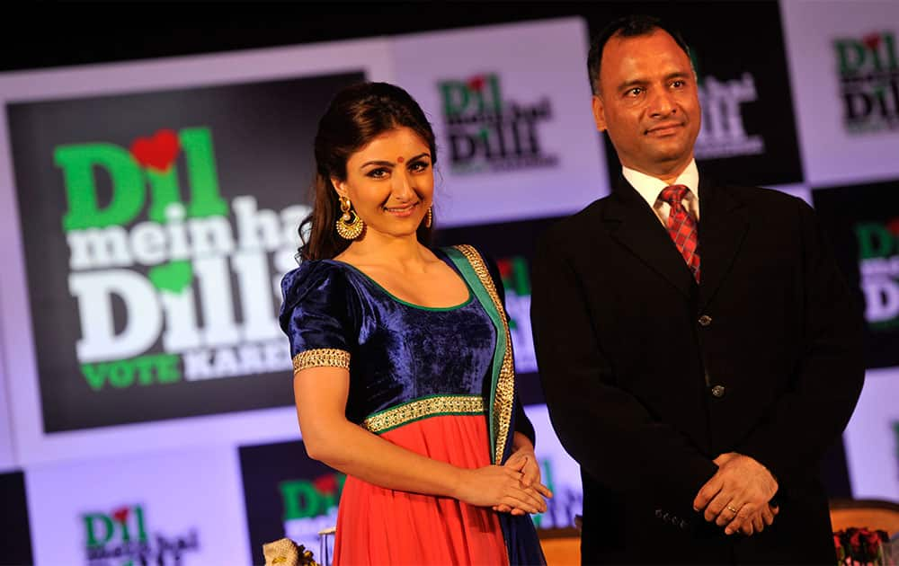 Chief Electoral Officer Vijay Dev (R) launching actor Soha Ali Khan the new brand ambassador of Election commission in New Delhi. Pic Courtesy: DNA