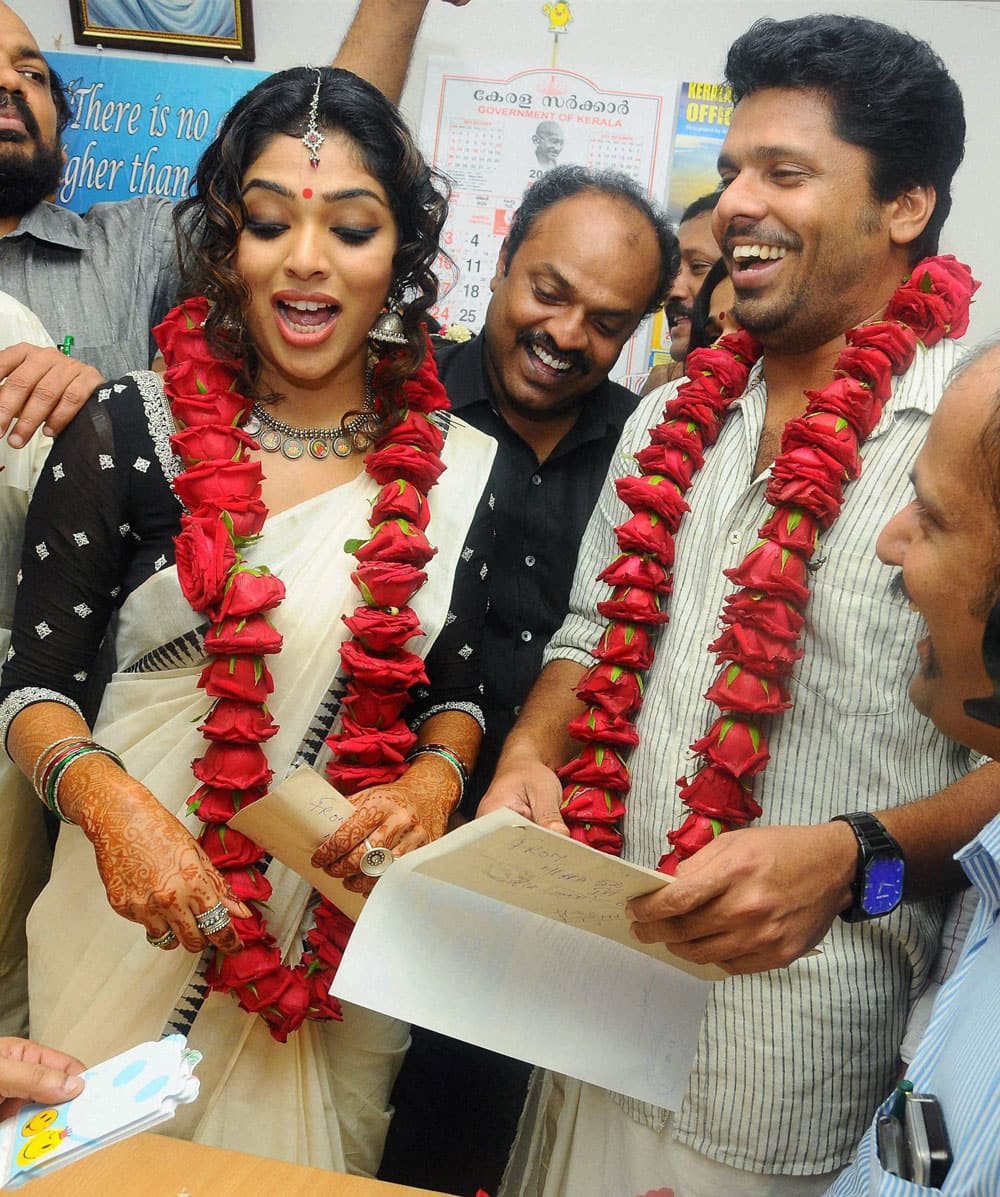 Malayalam film actress Rima Kallingal with Director Aashiq Abu after their marriage at the Sub-Registrar's office at Kochi.