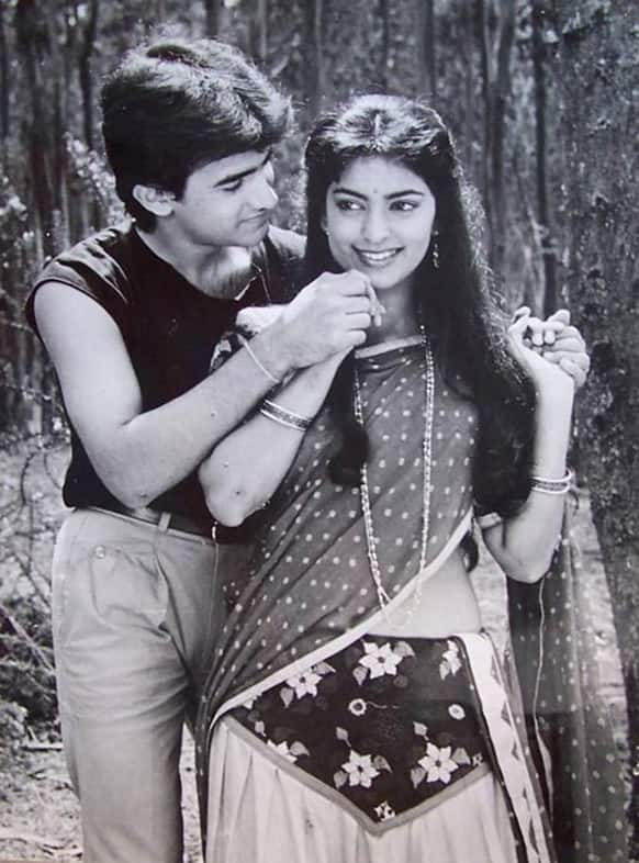 Juhi starred with the very handsome Aamir Khan in 'Qayamat Se Qayamat Tak'. The pair won hearts with their sweet and innocent screen romance.