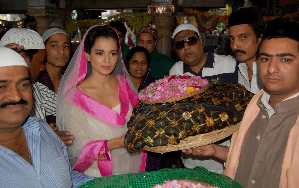 Actress Kangana Ranaut Vists Ajmer Sharif Dargah To Take Blessings For Her Upcoming Movie RAJJO.