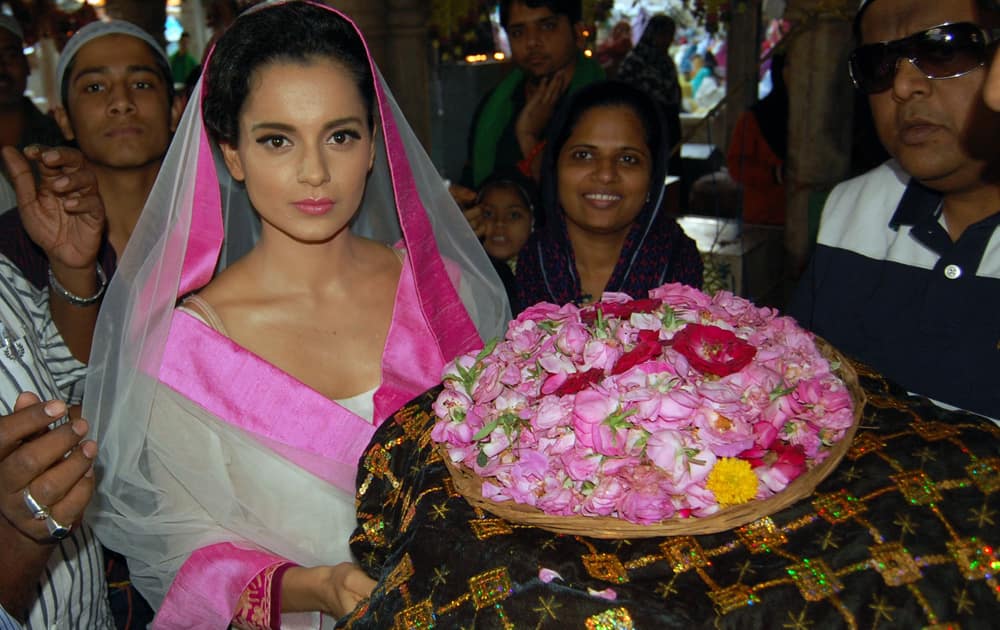 Actress Kangana Ranaut Vists Ajmer Sharif Dargah To Take Blessings For Her Upcoming Movie RAJJO.