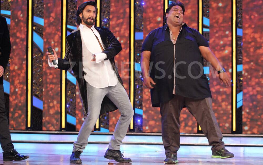 Ranveer Singh performs with Ganesh Acharya on the sets of DID 4.