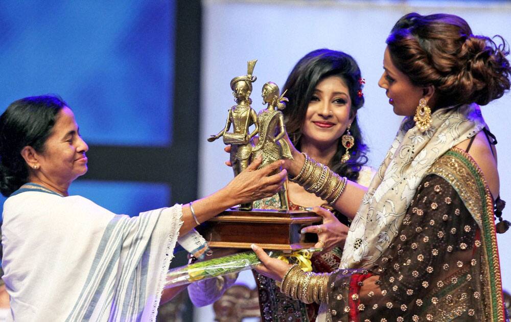 West Bengal Chief Minister Mamata Banerjee felicitates Bollywood actress Bipasha Basu during closing ceremony of 19th Kolkata International Film Festival in Kolkata.