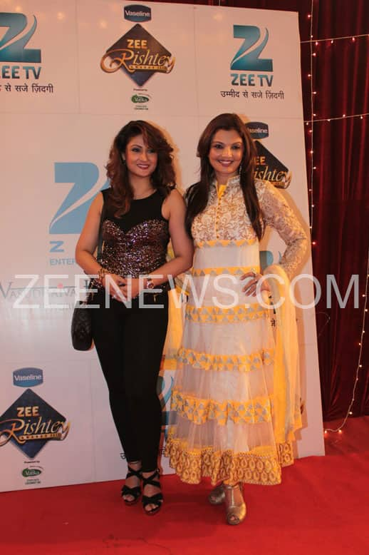 Urvashi Dholakia and Deepshikha Nagpal on the Red Carpet of Zee Rishtey Awards.