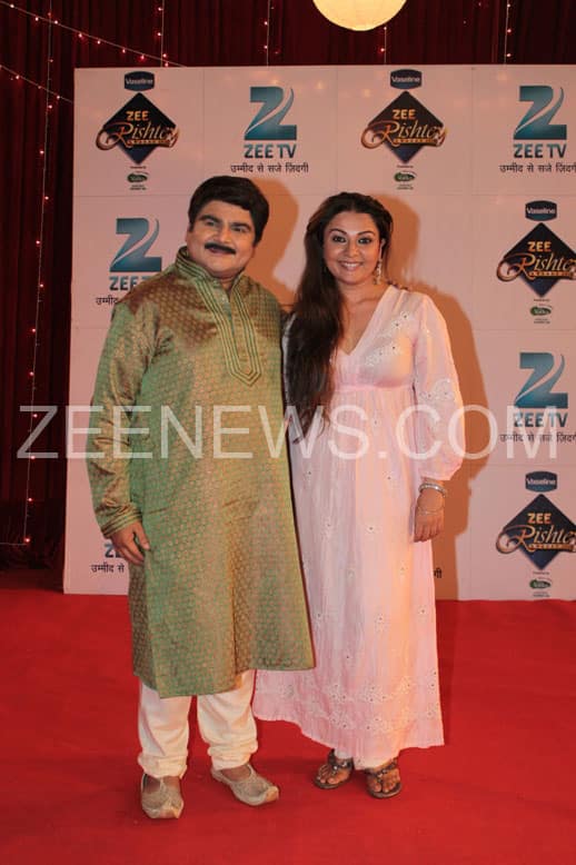 Deven Bhojani and Sucheta Trivedi on the Red cArpet of Zee Rishtey Awards.