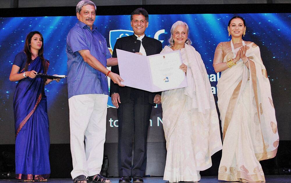 Goa CM Manohar Parrikar presenting Centenary Award of Indian Cinema to veteran actress Waheeda Rehman as Minister of State (Independent Charge) for Information & Broadcasting, Manish Tewari looks on at the 44th International Film Festival of India (IFFI-2013) in Panaji, Goa.