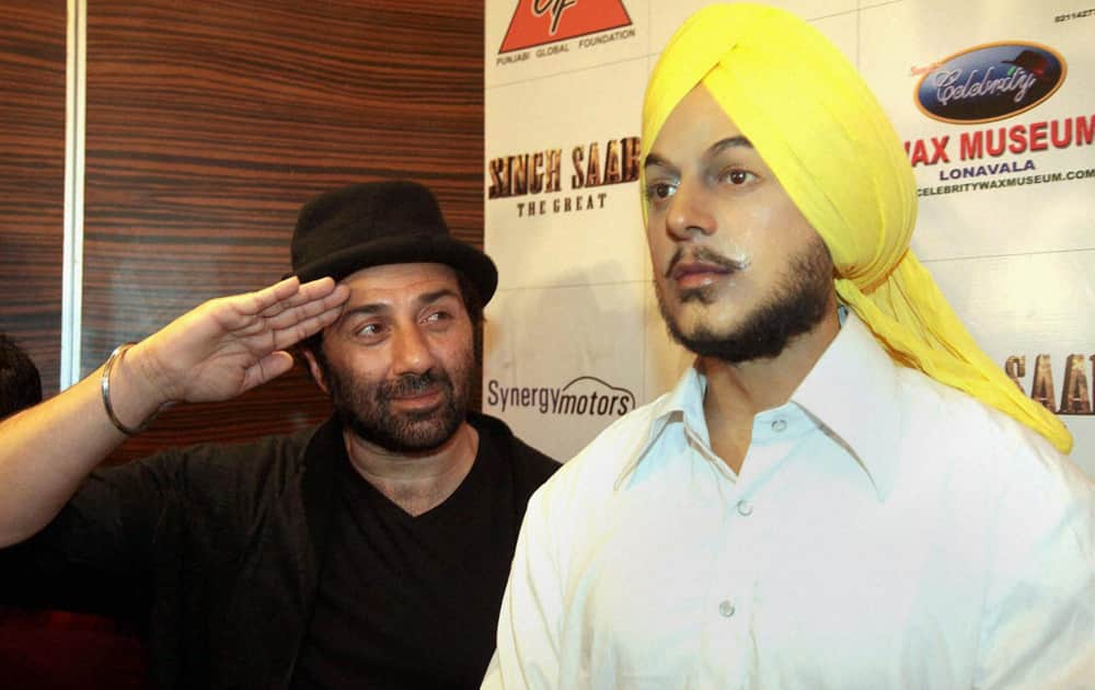 Sunny Deol unveils the wax statue of Freedom fighter Shaheed Bhagat Singh in Mumbai.