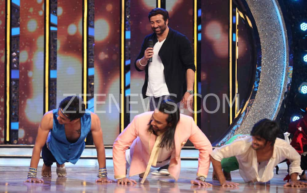 Sunny Deol on the sets of 'Dance India Dance 4'