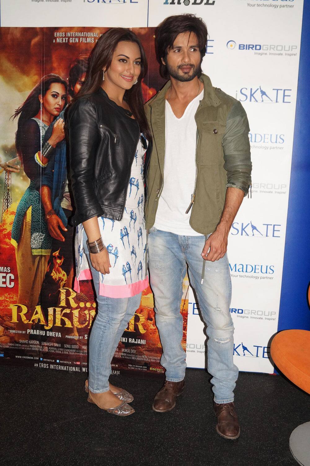 Cute Shahid Kapoor with his co-actor Sonakshi Sinha Promoted his upcoming film 