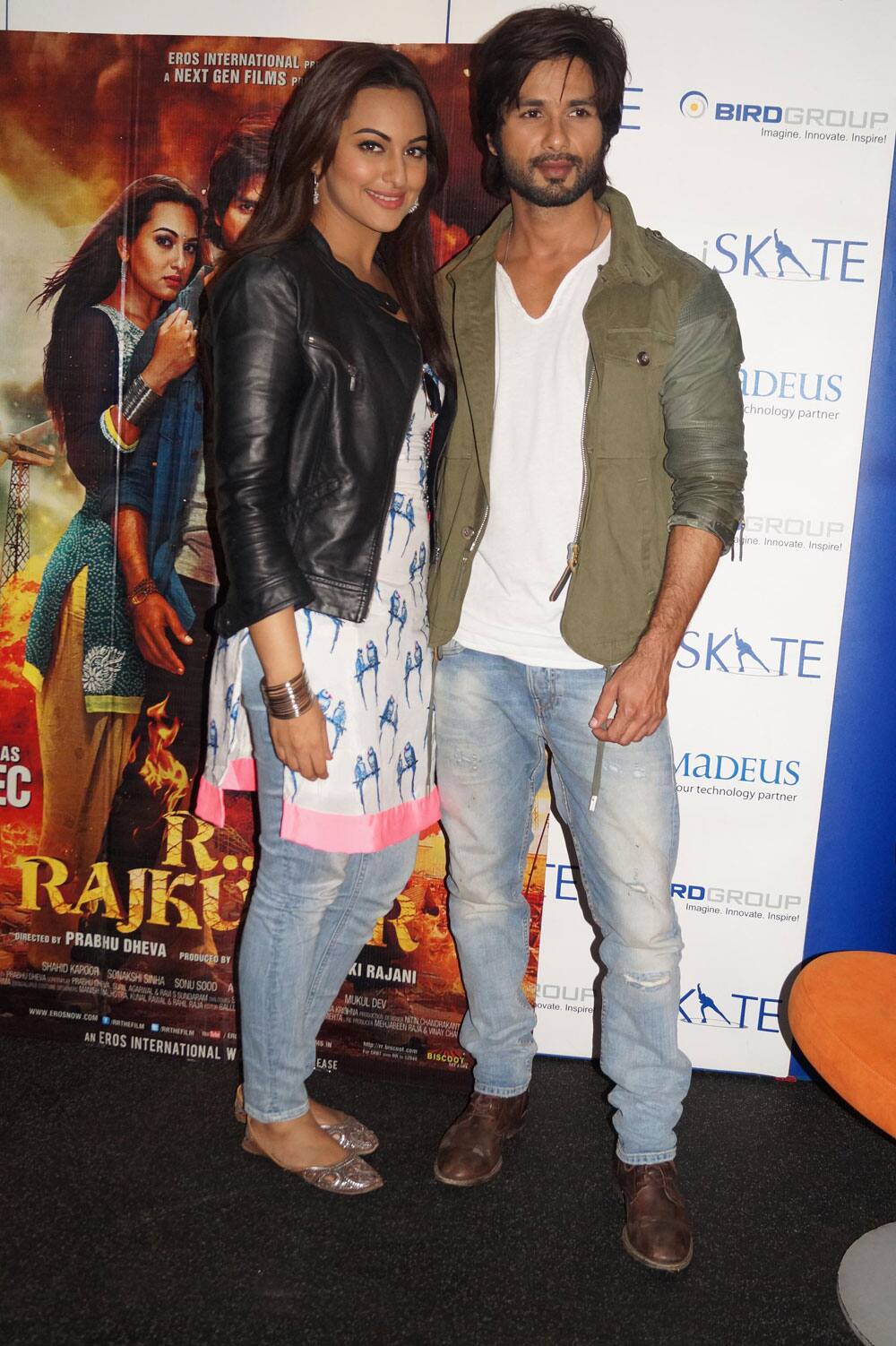 Cute Shahid Kapoor with his co-actor Sonakshi Sinha Promoted his upcoming film 