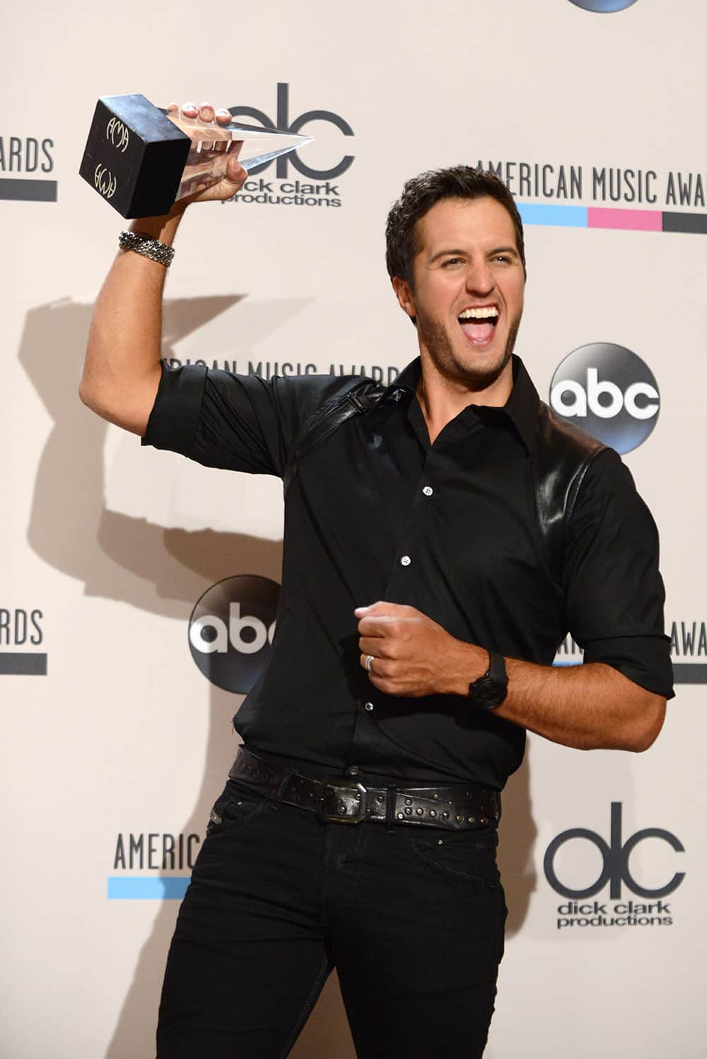 Luke Bryan poses backstage with the award for favorite male artist - country at the American Music Awards at the Nokia Theatre L.A.