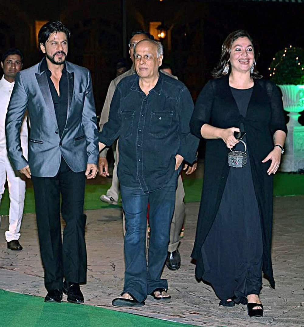 Shah Rukh Khan, Mahesh Bhatt and Pooja Bhatt at the wedding reception of Mahesh Bhatt's son Vishesh Bhatt in Mumbai.