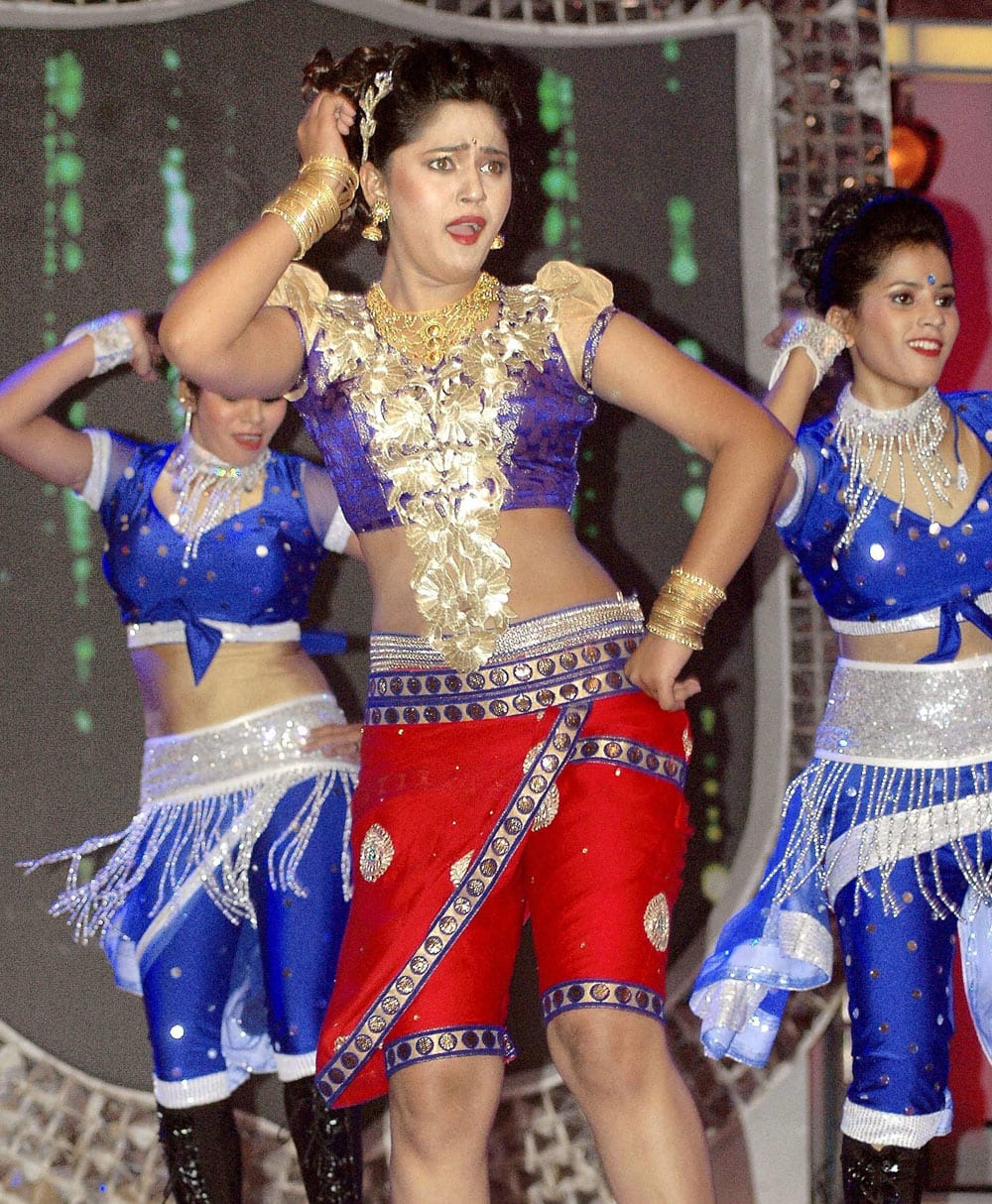 Marathi artists performing Lavani dance during 'Maharashtracha Favourite Kaun.