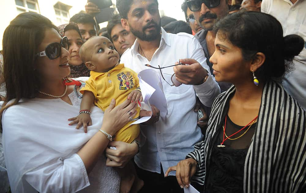 Bollywood actress Nagma (L) at Kamathipura in Mumbai, in order to spread awareness about HIV/Aids on World AIDS Day. Pic Courtesy: DNA