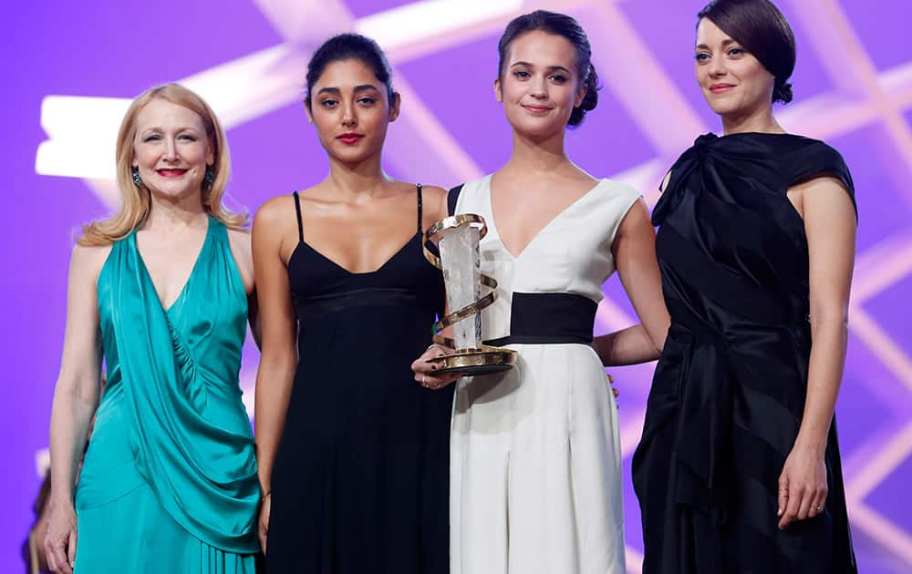 Jury members, US actress Patricia Clarkson, left, Iranian actress Golshifteh Farahani, second left, and French actress Marion Cotillard, right, pose for photographers with Swedish actress Alicia Vikander as she holds her best actress award for the film 