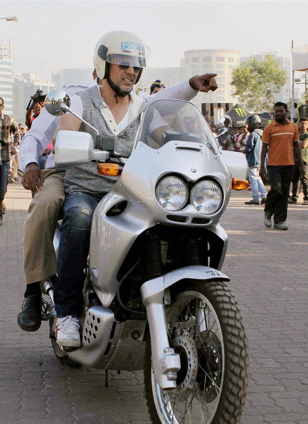 Bollywood actor Akshay Kumar at a campaign to spread awareness about road safety, in Mumbai.