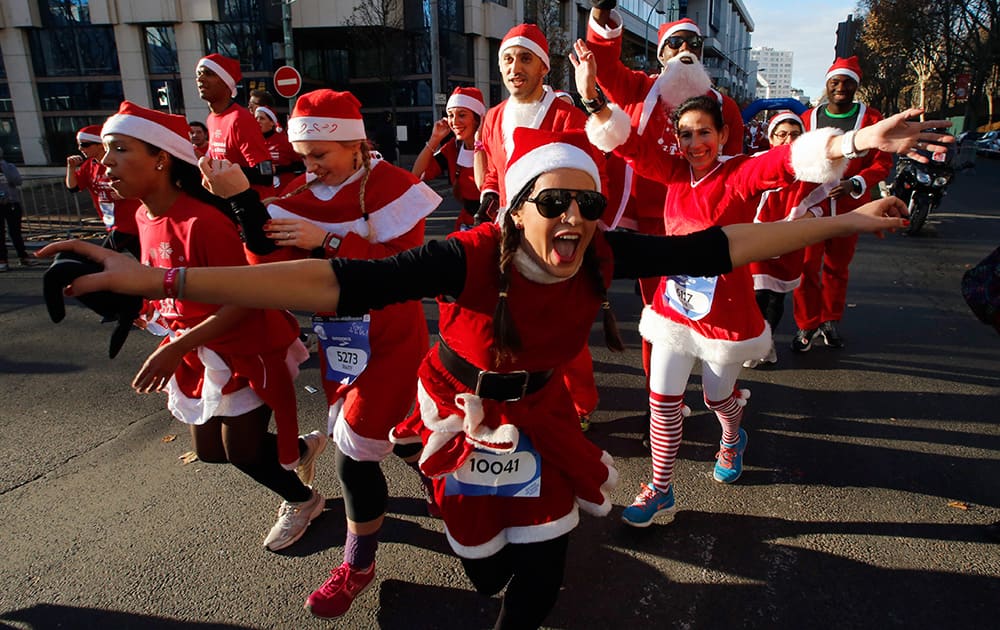 Runners, dressed as Santa Claus, take part in the 37th `Christmas Corrida Race` in the streets of Issy Les Moulineaux, on the western outskirts of Paris.