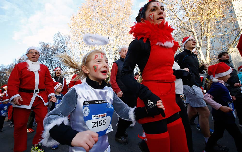 Runners in costume, some dressed as Santa Claus, take part in the 37th 