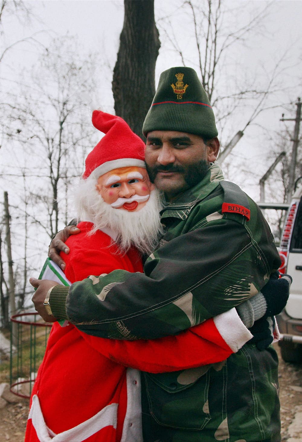 A man dressed as Santa claus greets an army Jawan on the occasion Christma at Bhimber Gali LoC, Poonch district about 250 Km from Jammu.