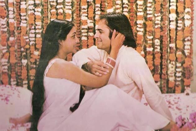 Farooq Sheikh with Deepti Naval, who plays his love interest in the movie.