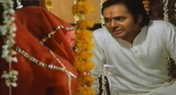 Farooq Sheikh was seen opposite Rekha in family drama 'Biwi Ho Toh Aisi'.