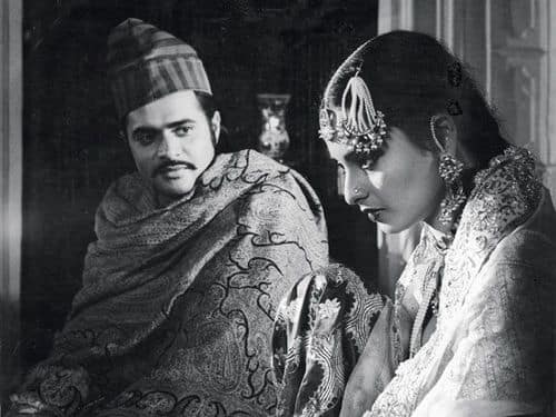 Farooq Sheikh, played the role of Nawab Sultan who falls in love with 'Umrao Jaan' performed by Rekha.