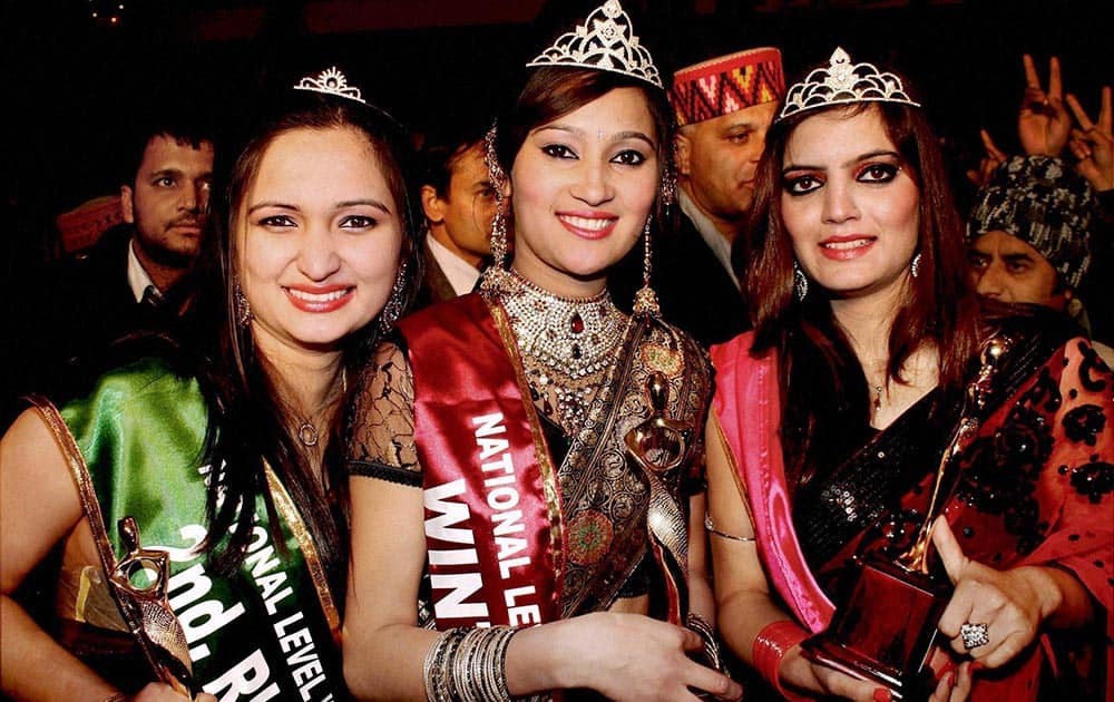 Tanuja Thakur, winner of Winter Queen Contest, with first runner-up Sarika (R) and second runner-up Anmol Garg (L) at Manali,
