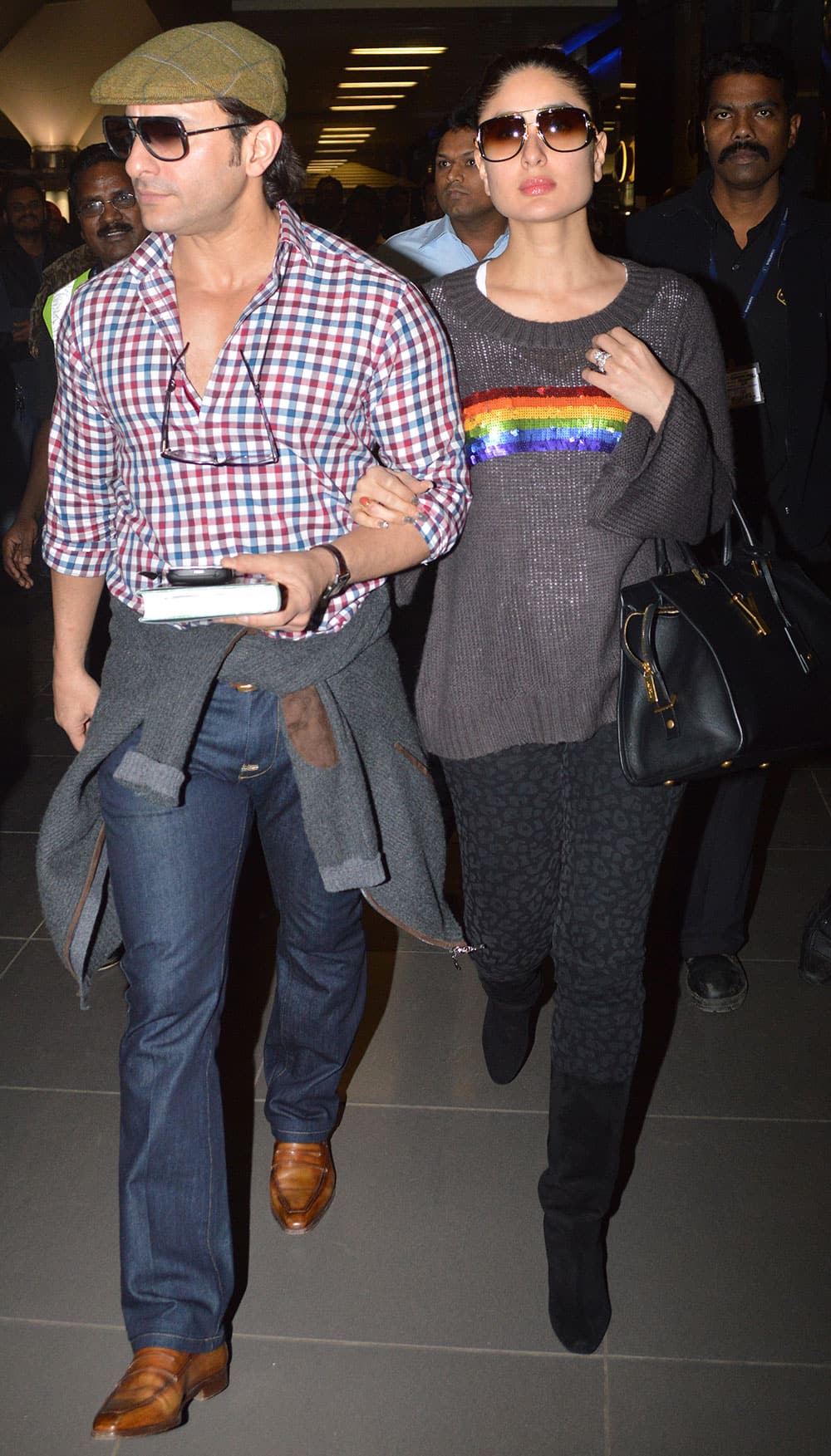 Saif Ali Khan (L) and Kareena Kapoor Khan were spotted at the international airport. After celebrating Christmas with the family, the couple was out of the country to ring in the New Year. PIC COURTESY: DNA
