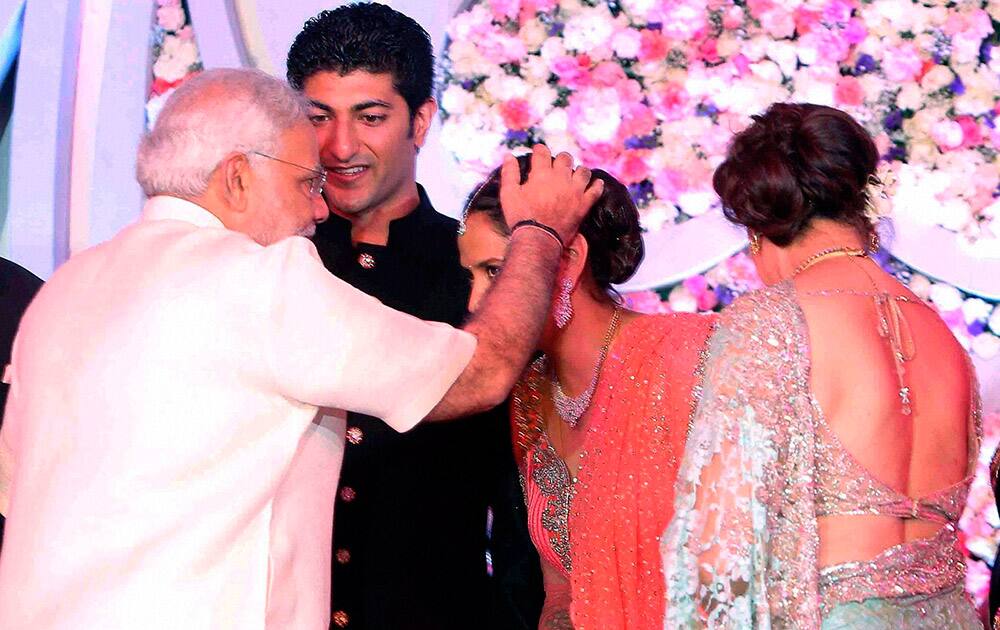 Gujarat Chief Minister Narendra Modi with Bollywood Actor Hema Malini and Dharmendra's younger daughter Ahana Deol and Vaibhav Vora during their wedding reception in Mumbai.