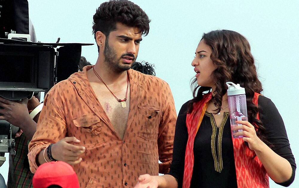 Arjun Kapoor and Sonakshi Sinha during shooting of their film.