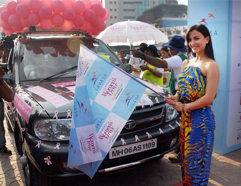 Actor Elli Avram flags Lavasa Women's drive event in Mumbai.