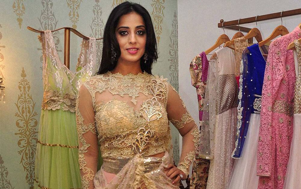 Bollywood actress Mahie Gill at designer's Amy Billimoria show.