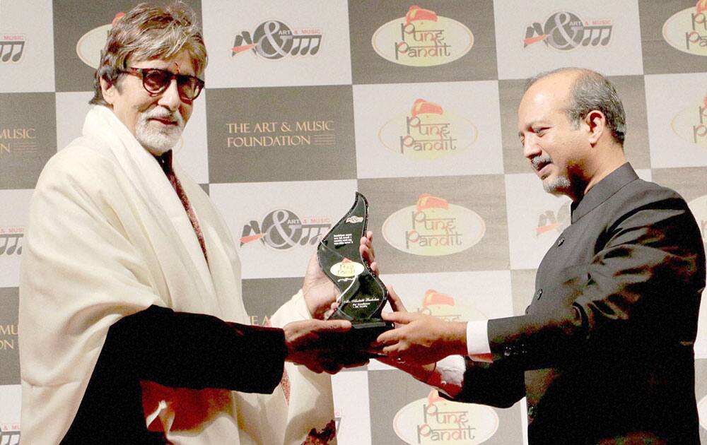 Mega actor Amitabh Bachchan is presented with Puneri Pandit Award at Tilak Smarak Mandir in Pune.