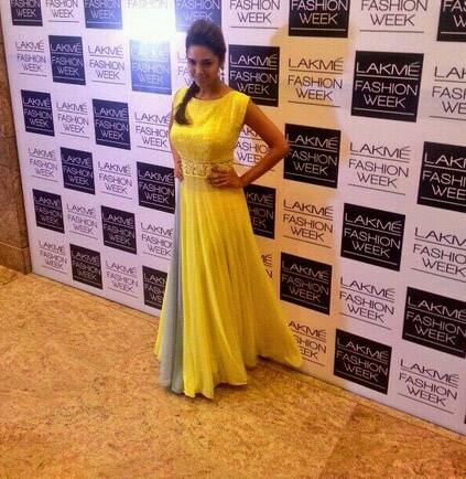 Esha Gupta at lakme fashion week. Pic Courtesy: Twitter	