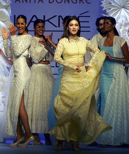 Bollywood actress Diya Mirza walks the ramp displaying the collection of designer Anita Dongre during Lakme Fashion Week 2014.