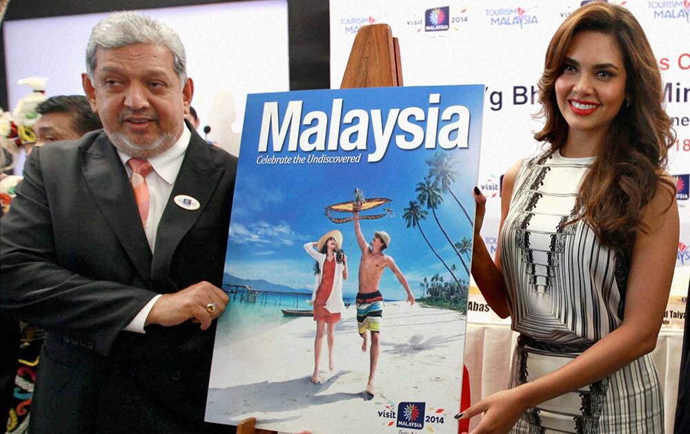 Director General Malaysia Tourism Dato Mirza Mahammad Taiyab with actress Esha Gupta during a press conference in Mumbai.