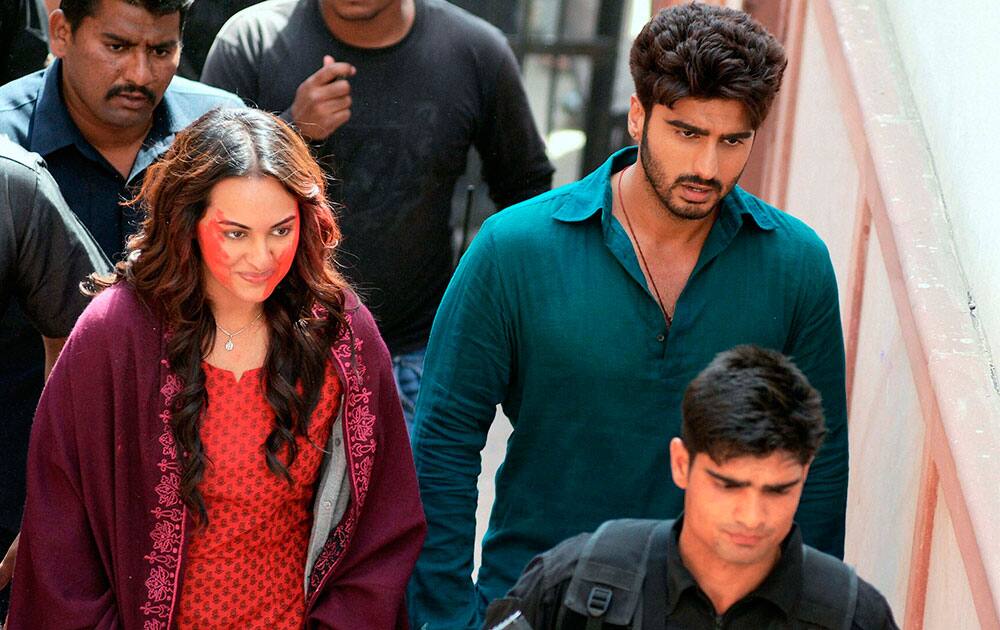 Actors Arjun Kapoor and Sonakshi Sinha during shooting of the film 'Tevar' in Agra.