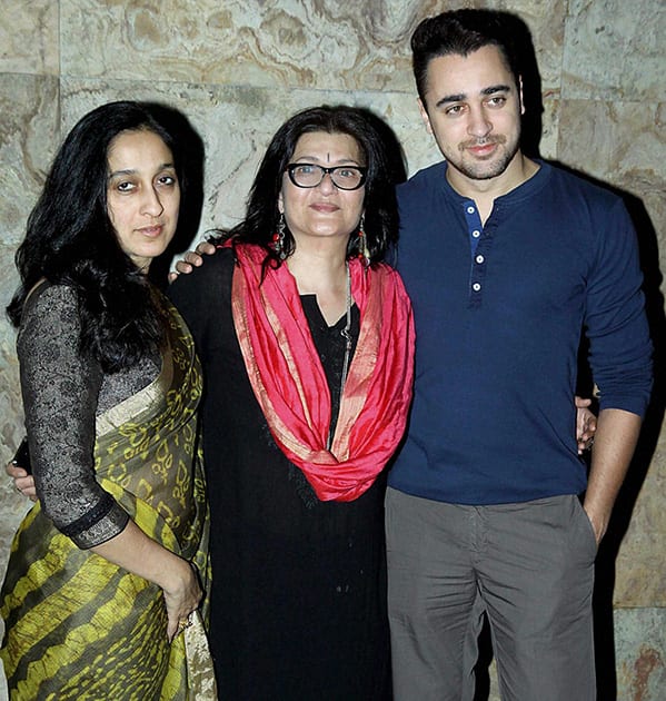 Imran Khan, his mother Nuzhat Khan (L) and veteran actress Sarika during special screening of the film 'Club 60' in Mumbai.