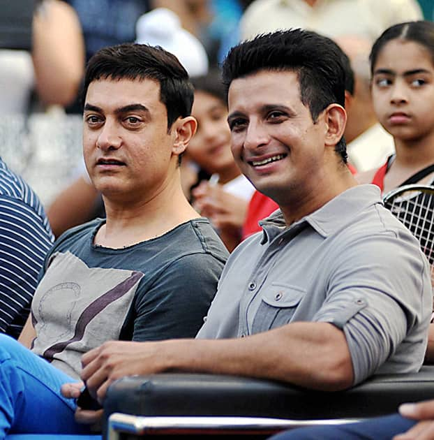 Aamir Khan and Sharman Joshi during All India Women's Open Tennis Tournament 2014 in Mumbai.