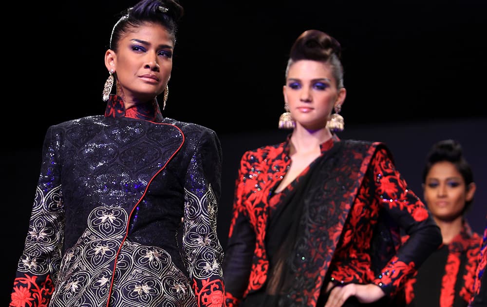 Models display creations by Charu Parashar during the Wills Lifestyle Fashion Week in New Delhi.