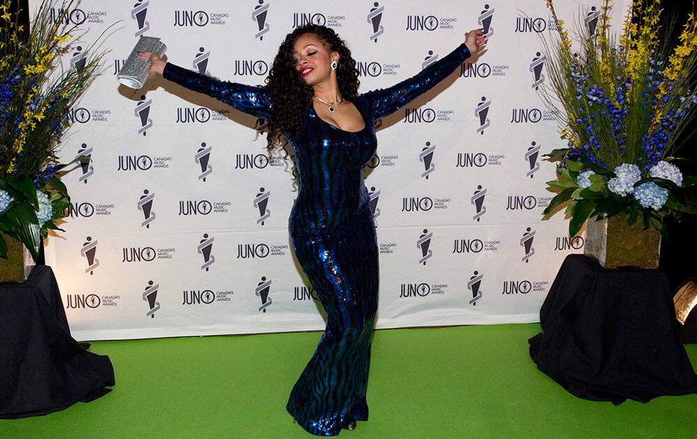 Melanie Durrant arrives on the green carpet for the Juno Gala in Winnipeg.